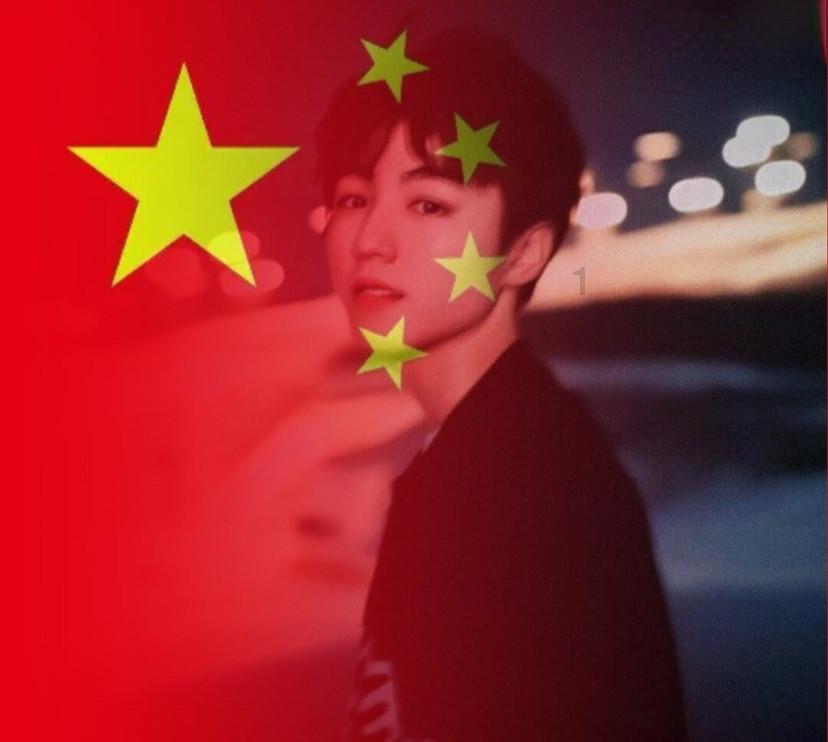 夏季的时尚女孩